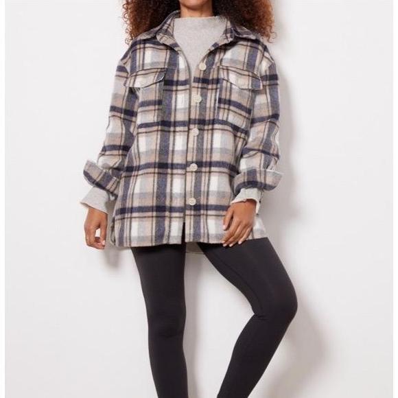 Evereve Jackets & Blazers - Evereve Barn Coat Shacket Plaid Flannel Button Up XS Tan Black Fall Classic
